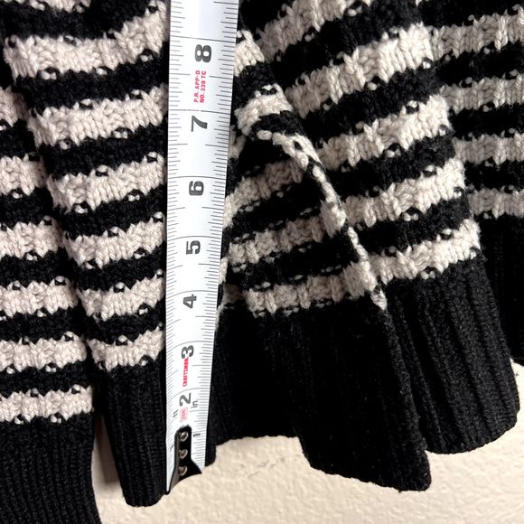 Gap Sz L Split Hem Turtleneck Sweater Merino Fine Wool Black & White Stripes - Picture 10 of 10